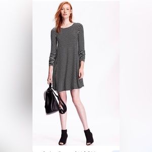Old Navy long sleeve black and white stripe dress casual comfy